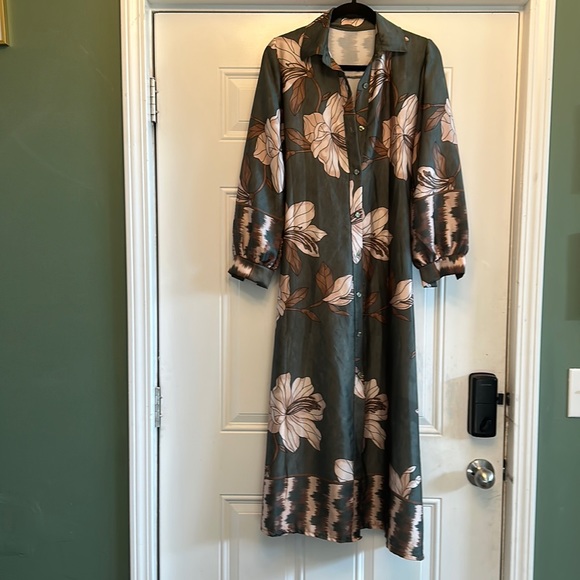 Italian button down dress - Picture 2 of 6